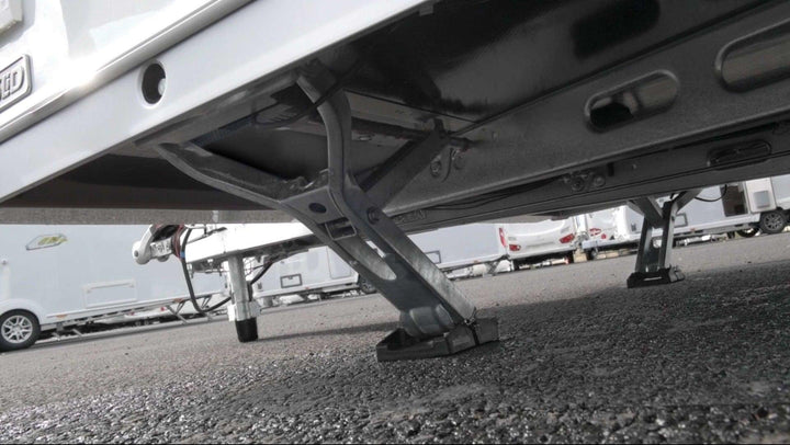Emove EM306 Finding Level - Automatic Caravan Mover with Corner Steadies - Towsure